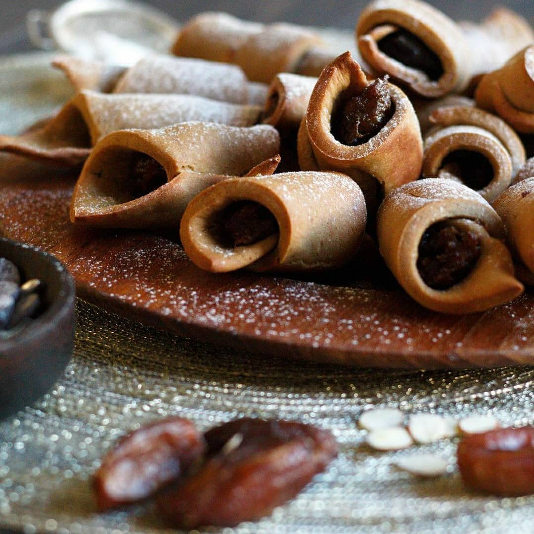 РОГАЛИКИ С ФИНИКАМИ