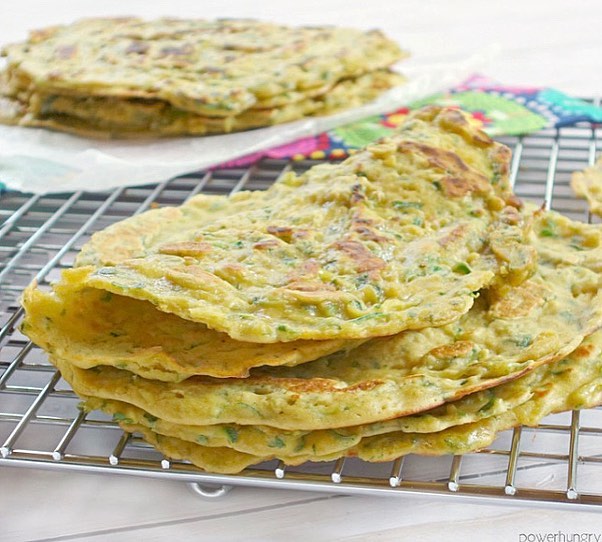 ЛЕПЕШКИ НУТОВЫЕ С КАБАЧКОМ