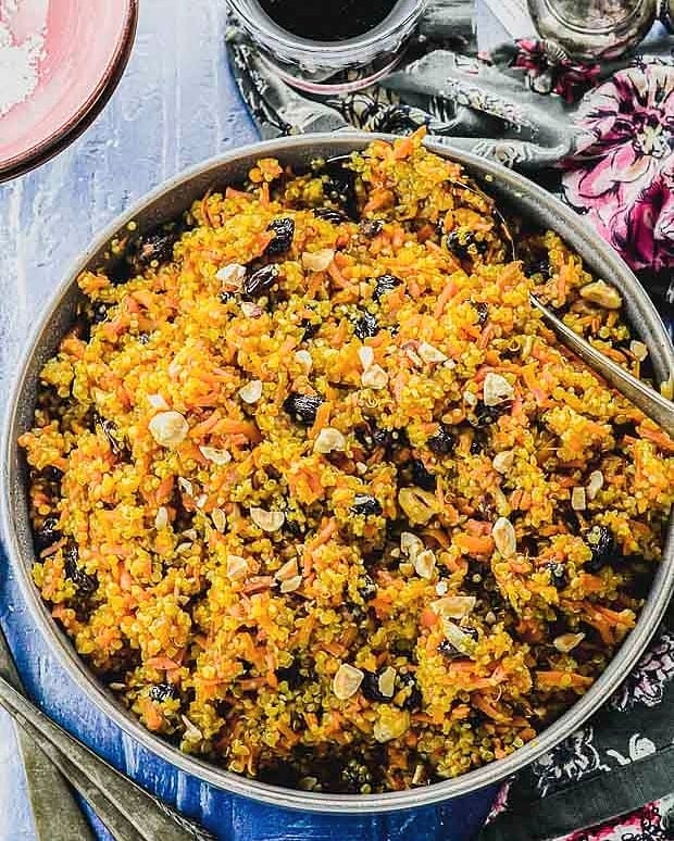 Киноа с изюмом и морковью
